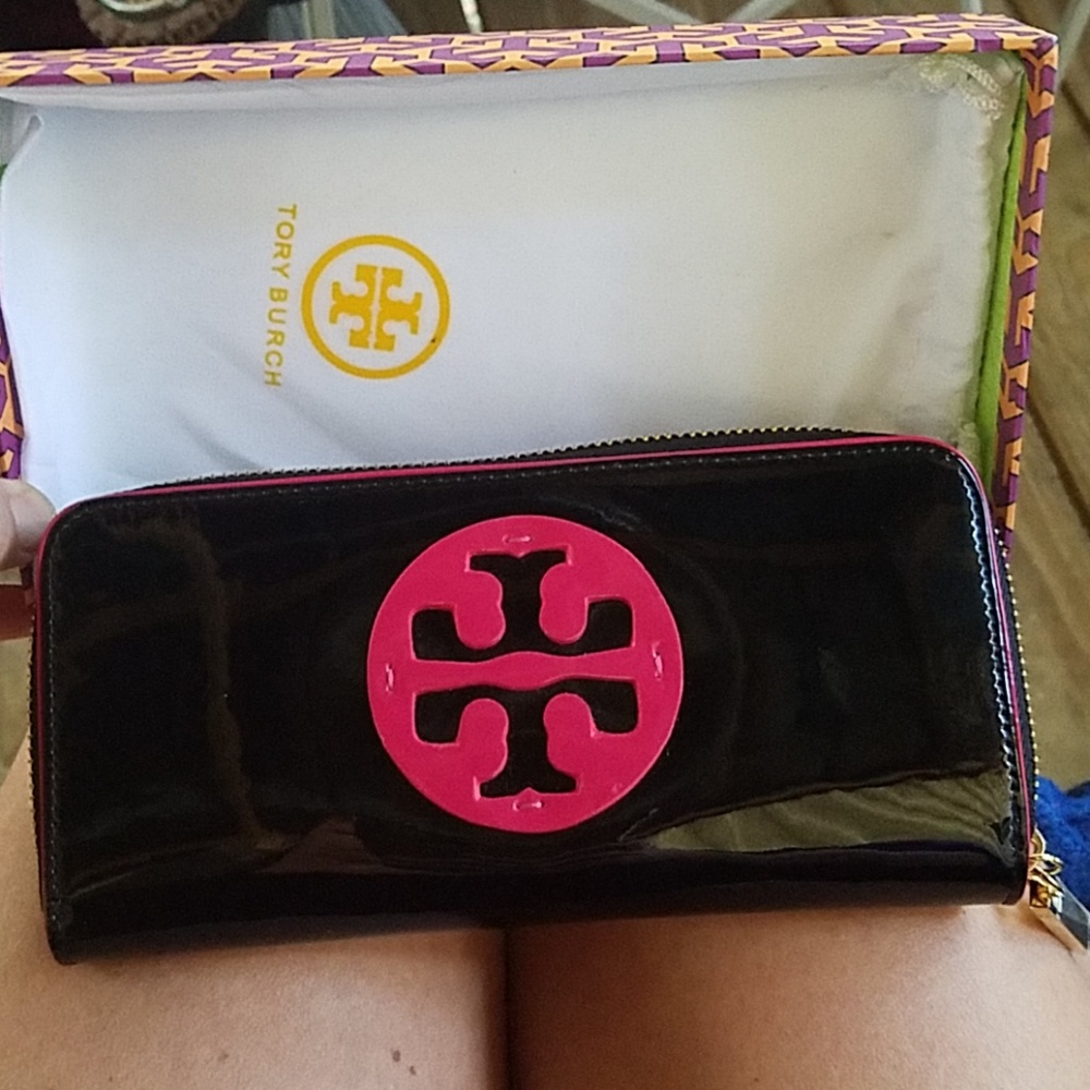 Tory Burch wallet